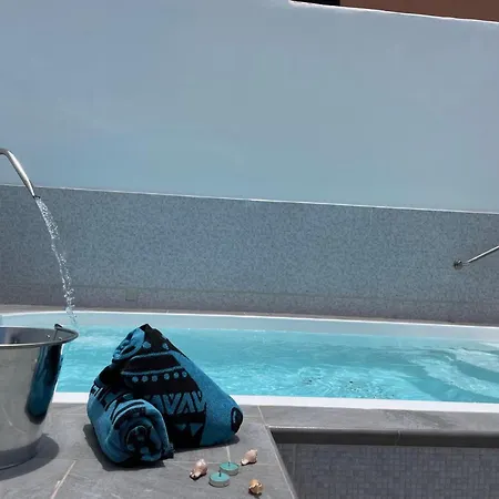 Adeje Deluxe Santa Monica מלון *
