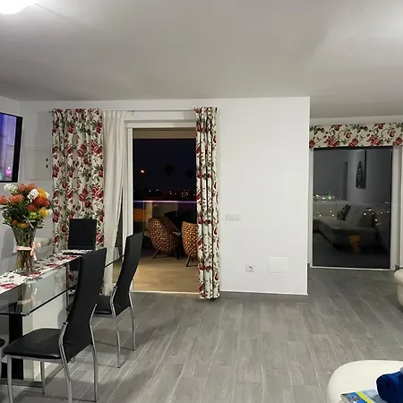 Отель Adeje Deluxe Santa Monica *